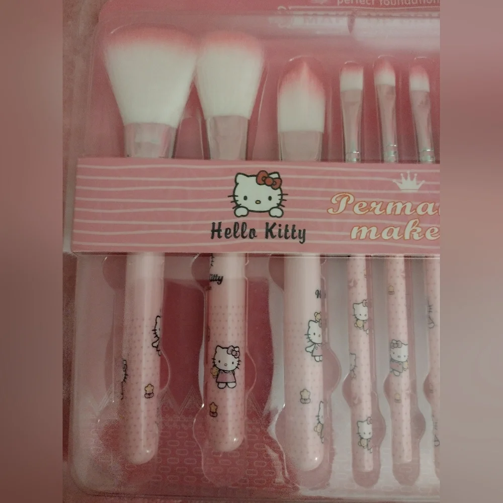 Hello Kitty 12 Piece Makeup Brush And Waterproof Makeup Bag Set - Picture 7 of 9